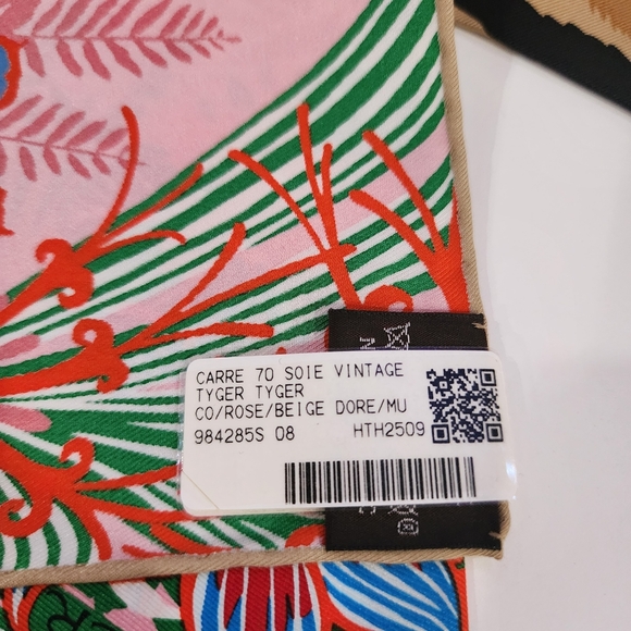 GIFTABLE Hermès Tyger Tyger Silk Scarf 70 - Picture 4 of 11